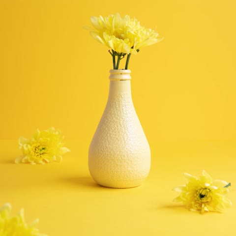 vase-jaune-carre-mp4